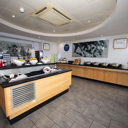 Holiday Inn Express, Chester Racecourse By Ihg Bagian luar foto