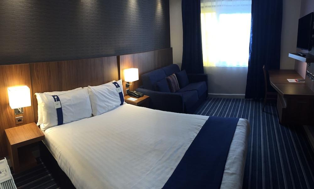 Holiday Inn Express, Chester Racecourse By Ihg Bagian luar foto