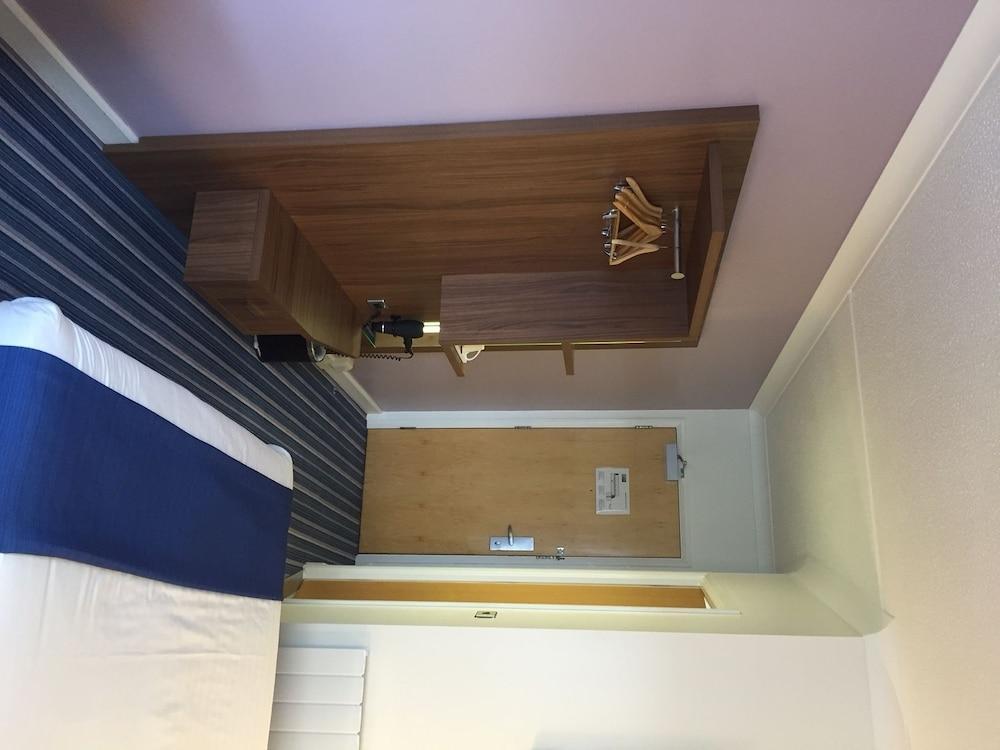Holiday Inn Express, Chester Racecourse By Ihg Bagian luar foto