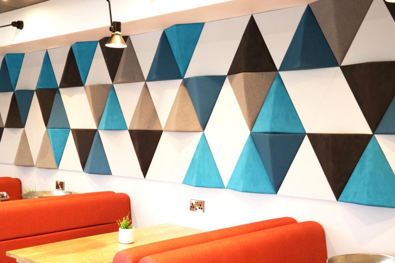 Holiday Inn Express, Chester Racecourse By Ihg Bagian luar foto