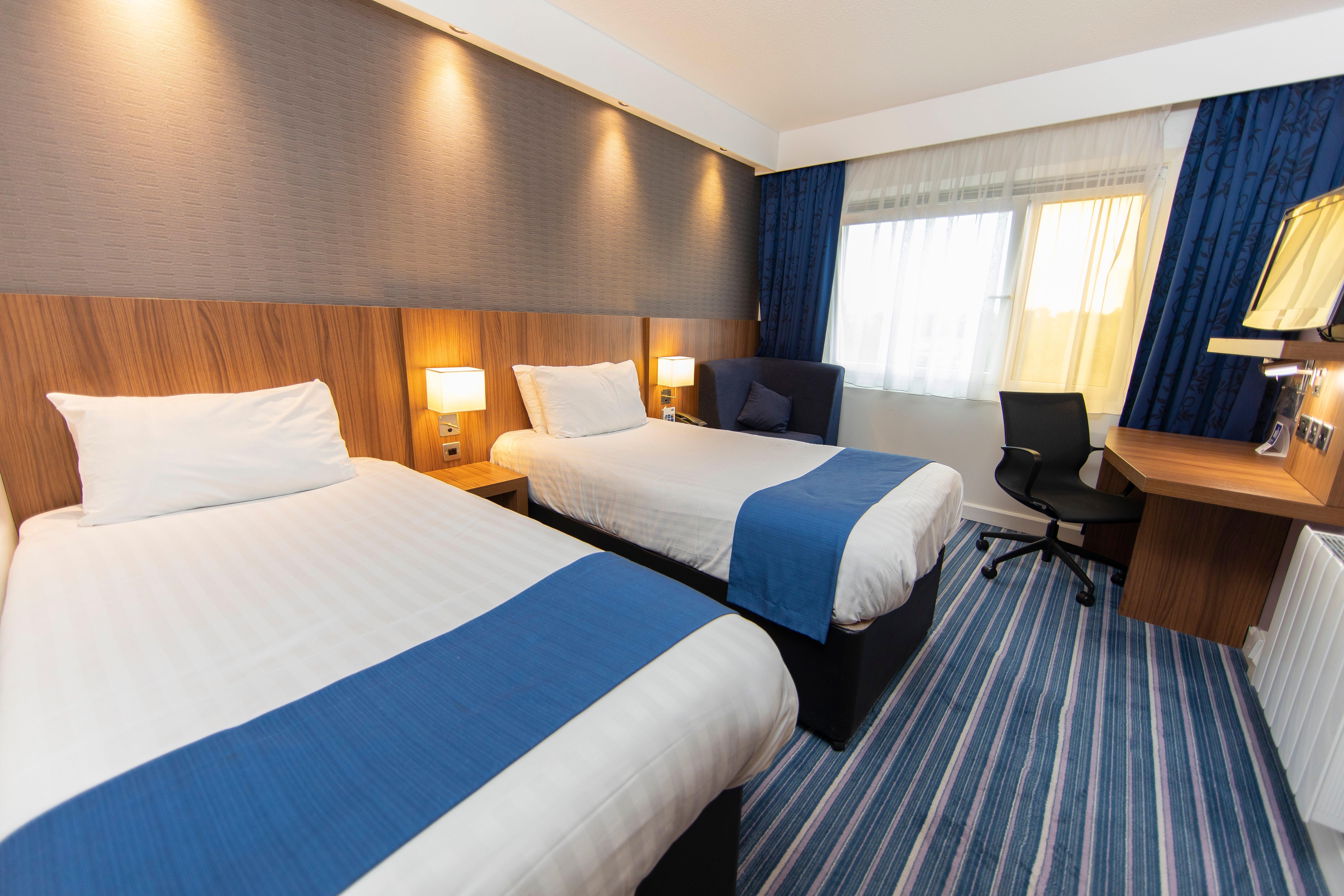 Holiday Inn Express, Chester Racecourse By Ihg Bagian luar foto