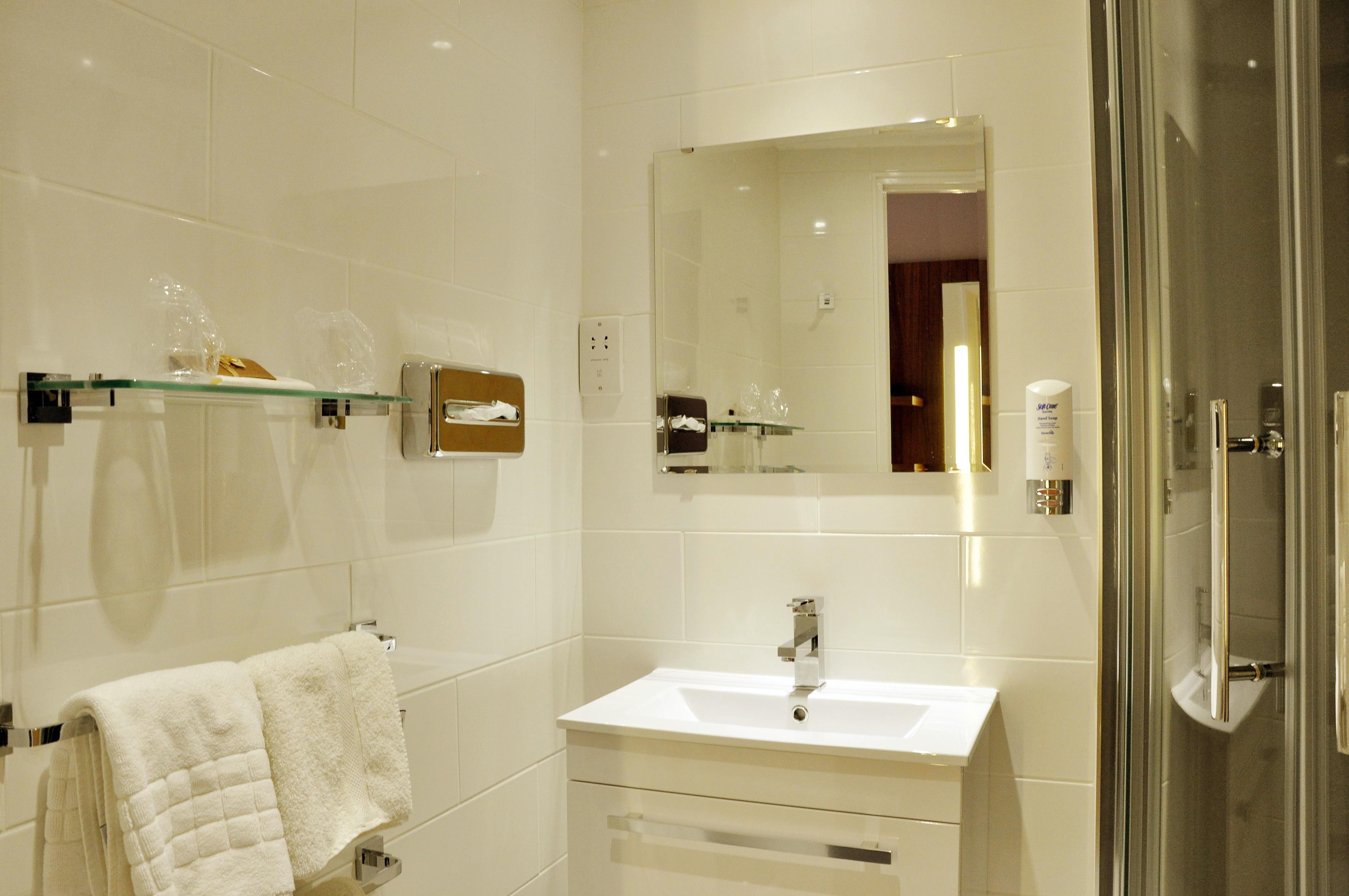 Holiday Inn Express, Chester Racecourse By Ihg Bagian luar foto