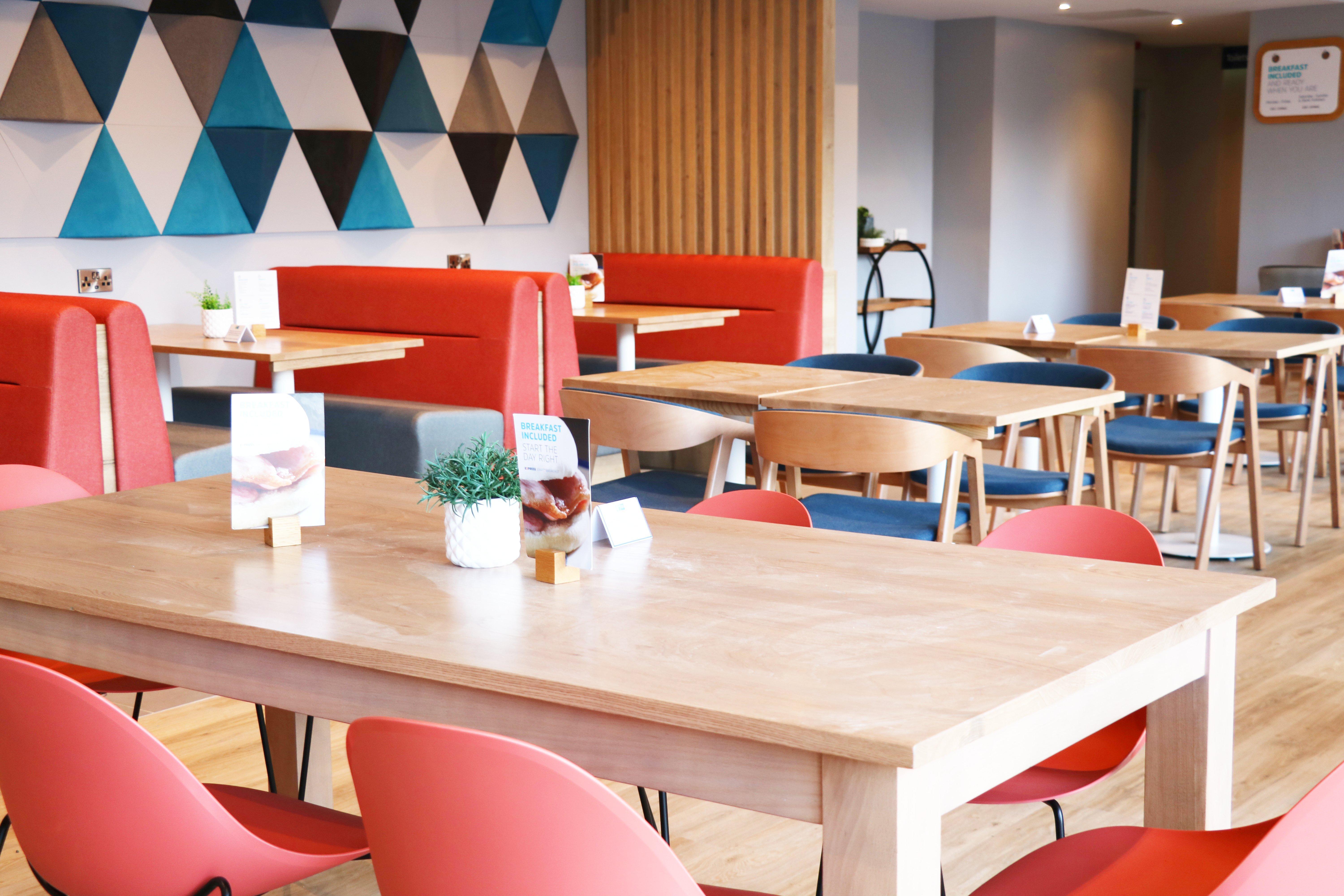 Holiday Inn Express, Chester Racecourse By Ihg Bagian luar foto