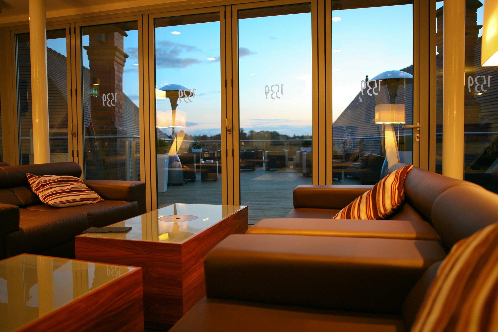 Holiday Inn Express, Chester Racecourse By Ihg Bagian luar foto