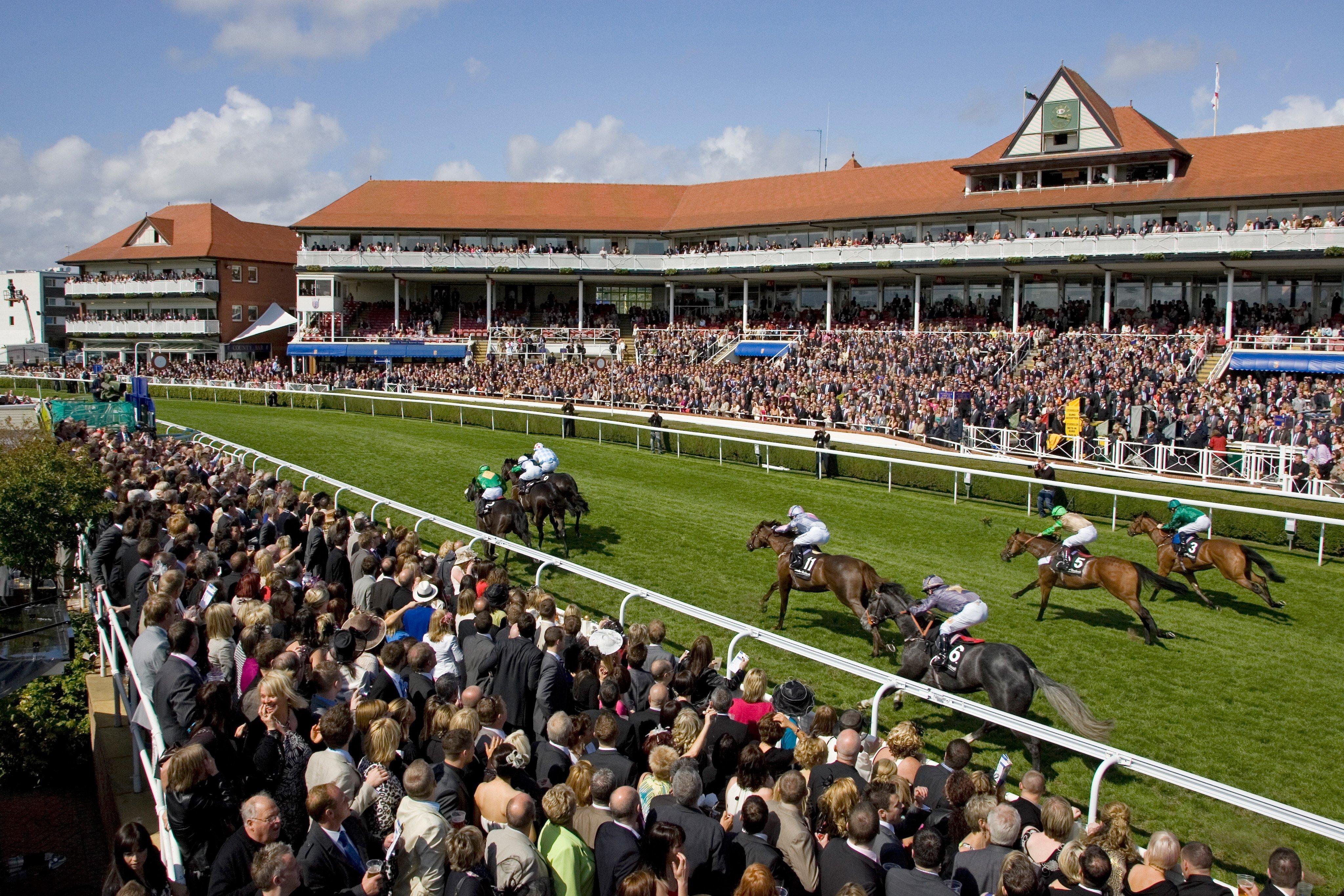 Holiday Inn Express, Chester Racecourse By Ihg Bagian luar foto