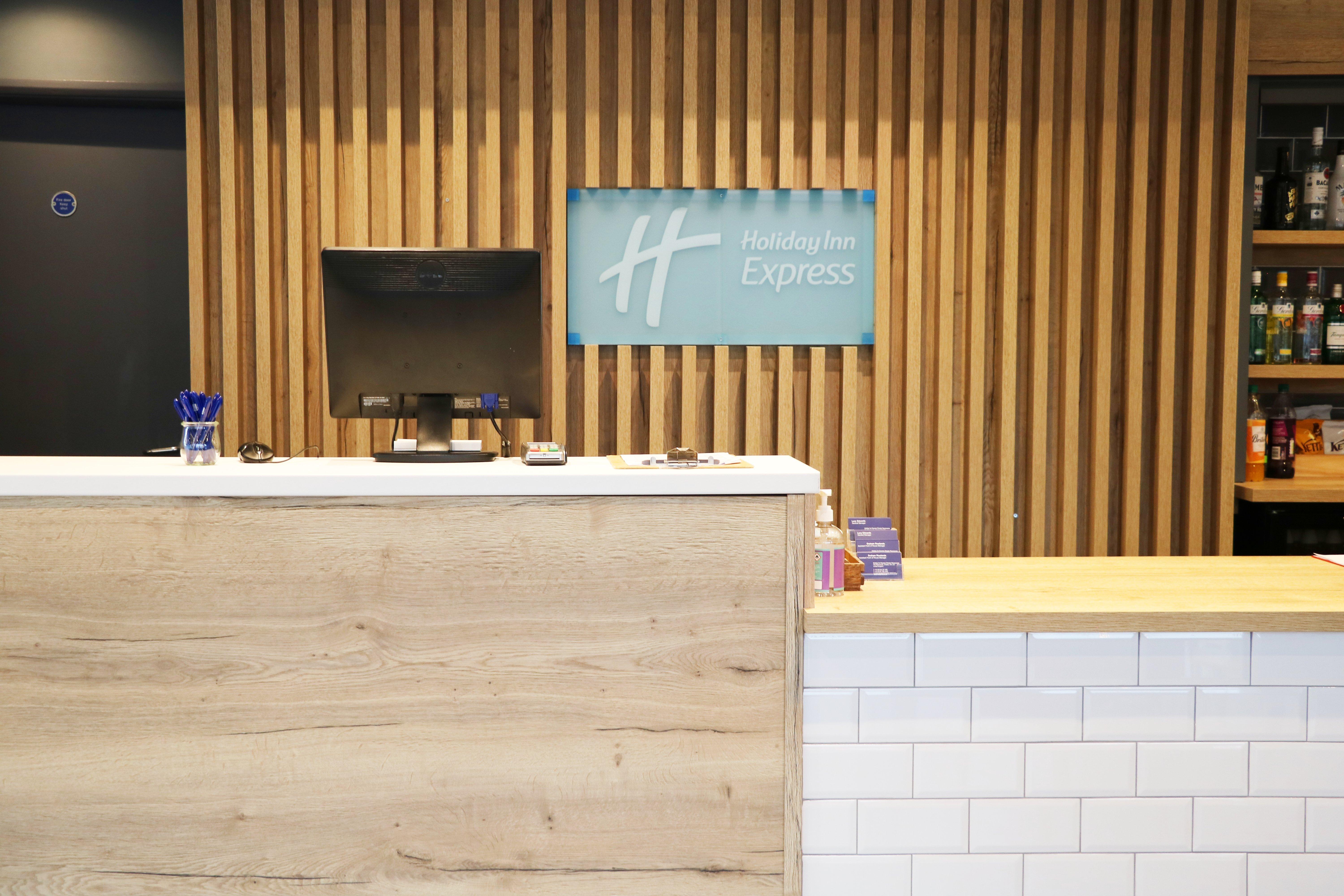 Holiday Inn Express, Chester Racecourse By Ihg Bagian luar foto