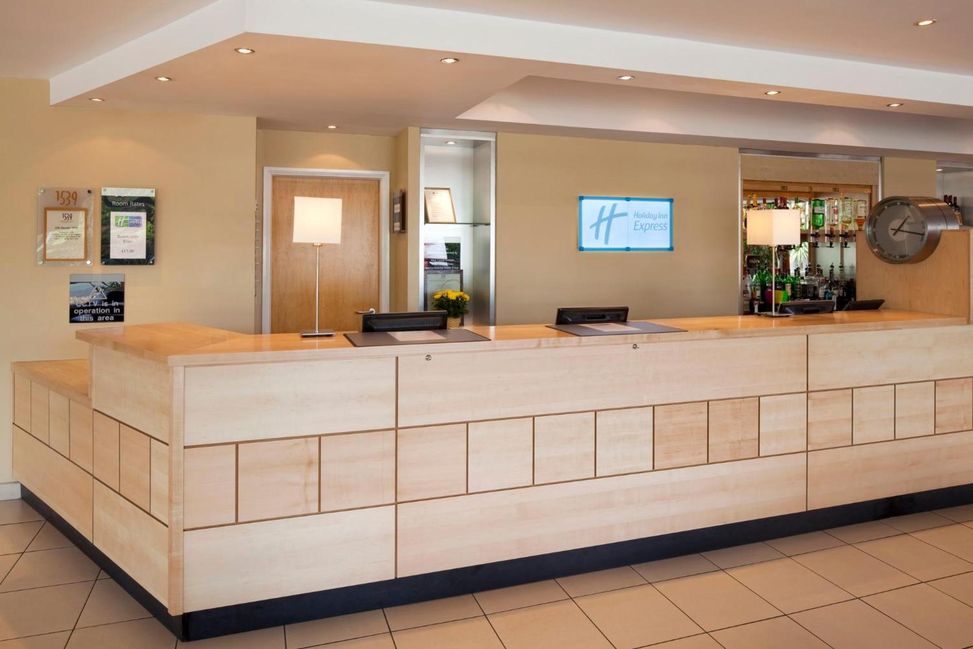 Holiday Inn Express, Chester Racecourse By Ihg Bagian luar foto