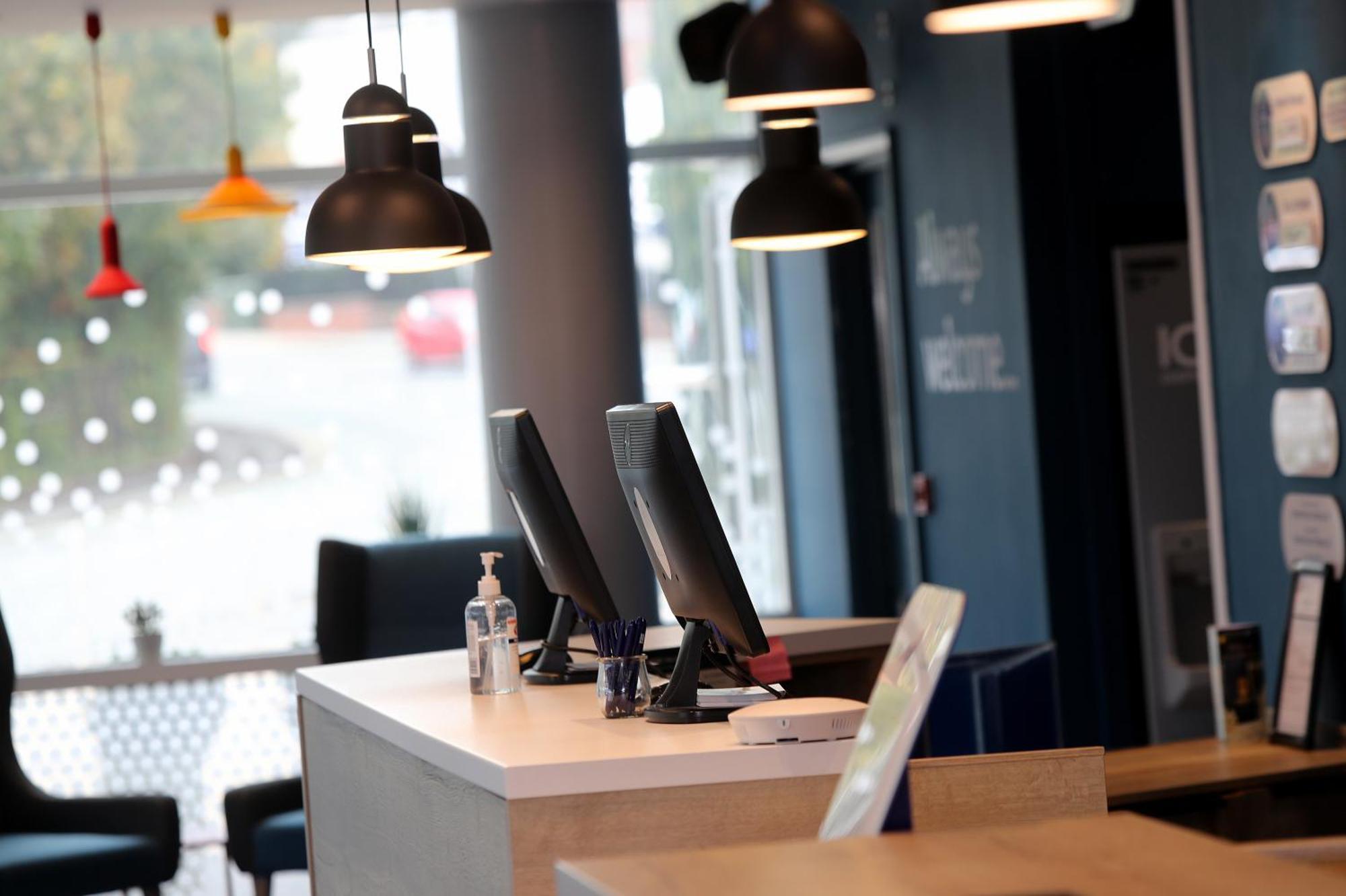 Holiday Inn Express, Chester Racecourse By Ihg Bagian luar foto