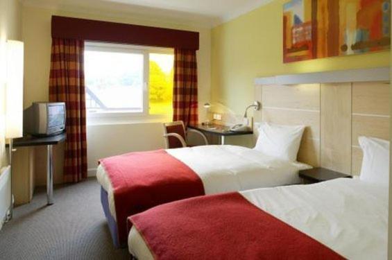 Holiday Inn Express, Chester Racecourse By Ihg Bagian luar foto