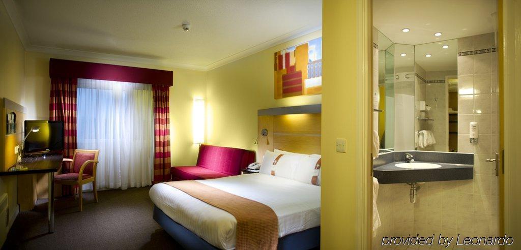 Holiday Inn Express, Chester Racecourse By Ihg Bagian luar foto