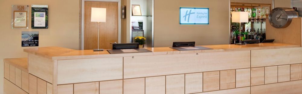 Holiday Inn Express, Chester Racecourse By Ihg Bagian luar foto