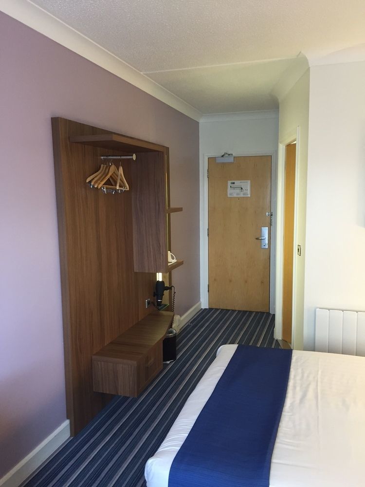 Holiday Inn Express, Chester Racecourse By Ihg Bagian luar foto