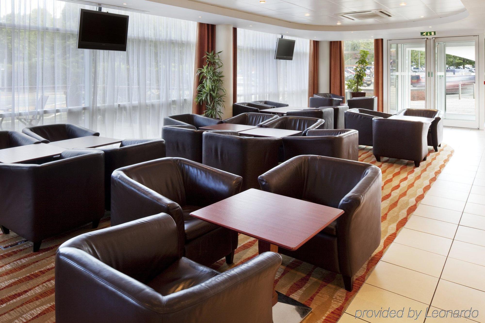 Holiday Inn Express, Chester Racecourse By Ihg Bagian luar foto