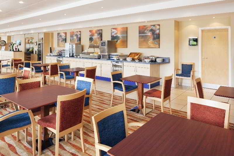 Holiday Inn Express, Chester Racecourse By Ihg Bagian luar foto