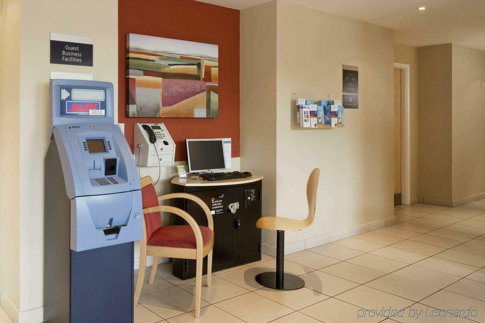Holiday Inn Express, Chester Racecourse By Ihg Bagian luar foto